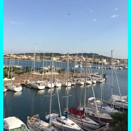 Ambassades Du Soleil 12 * אגדה